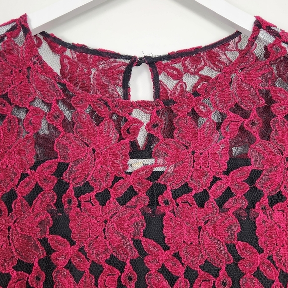 Cupcakes and Cashmere Red and Black Lined Long Bell Sleeve Top Size S - Picture 8 of 14